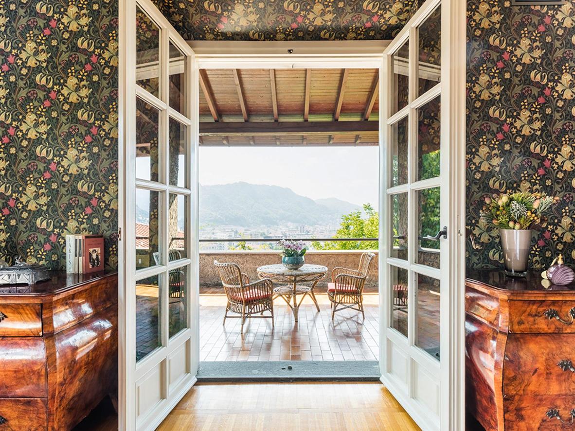 Enjoy a lavish breakfast with mesmerising views of Lake Como at Ronco Dell'Abate