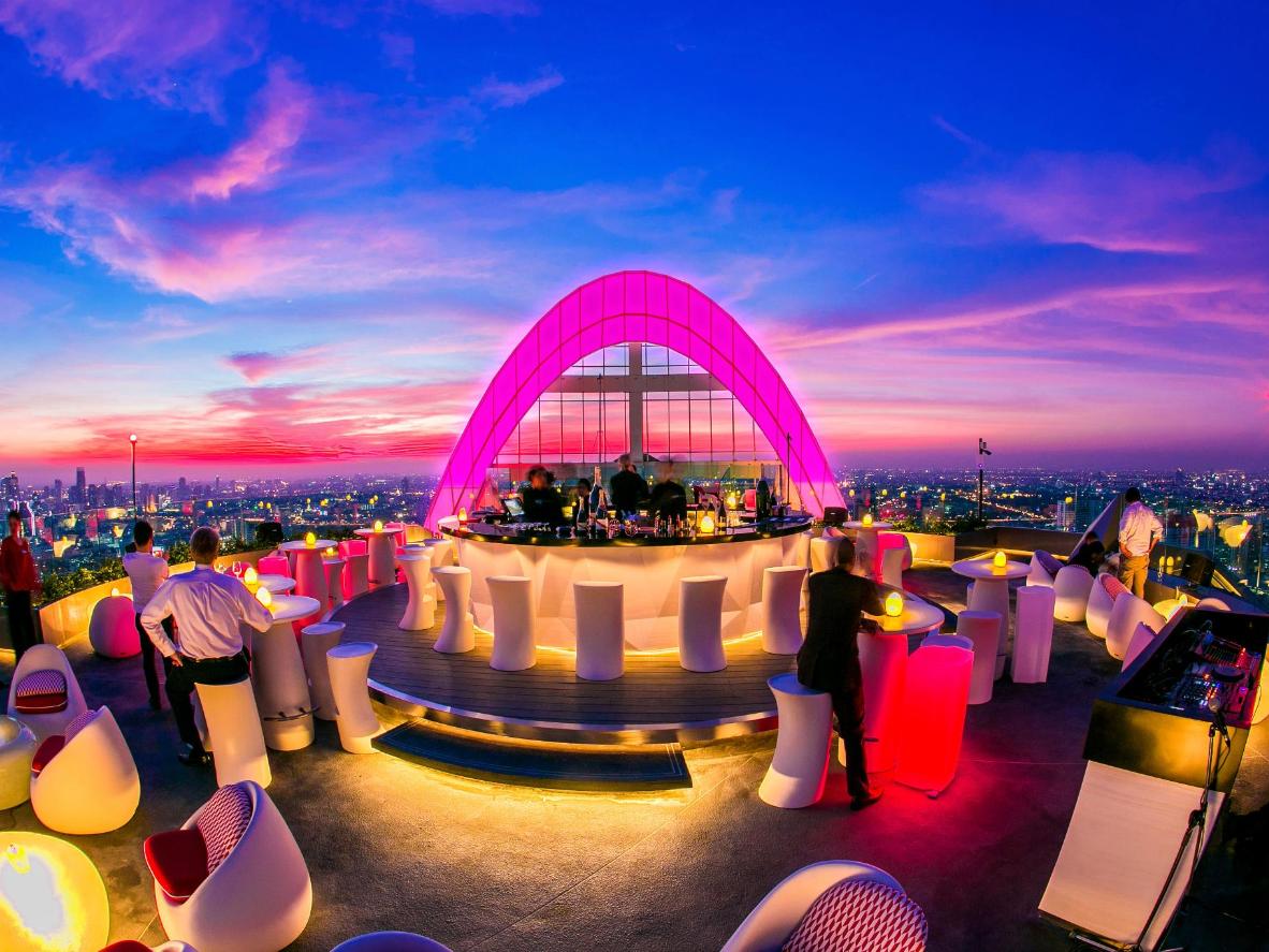 Try an extensive range of champagnes and signature cocktails at CRU