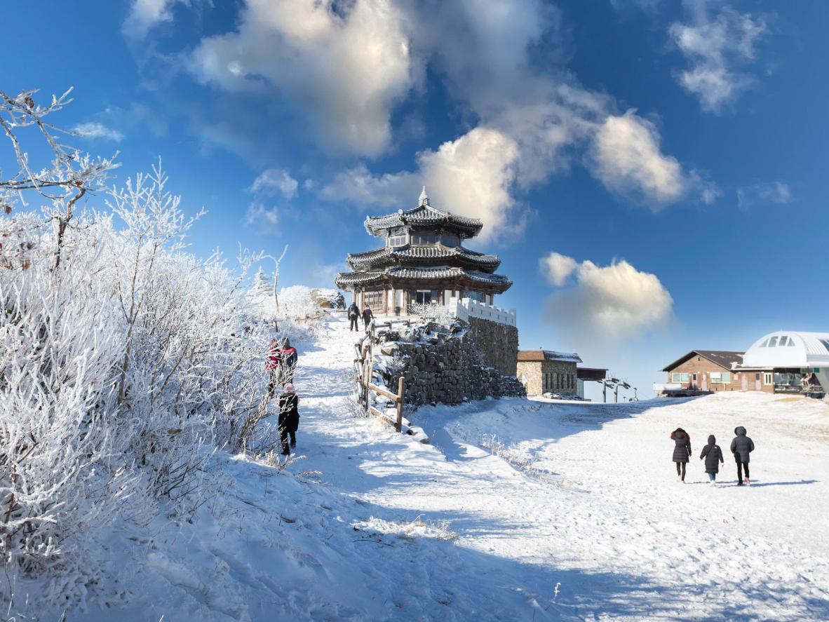 Ski amid the beautiful terrain of Deogyusan National Park in Muju