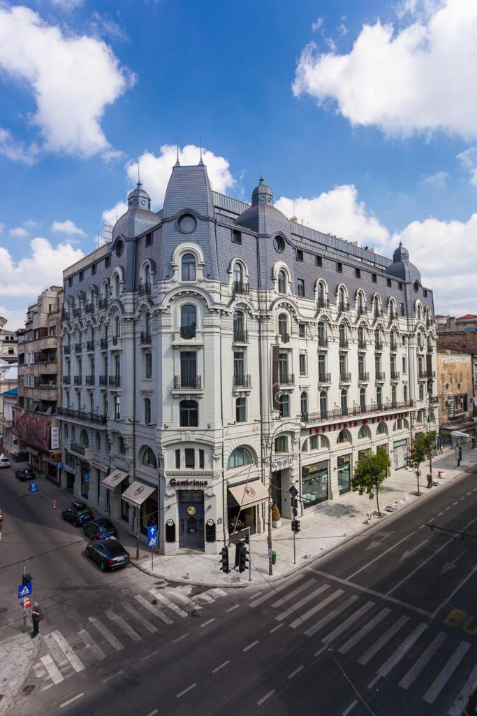 L'esterno del nostro hotel a Bucarest - ph. credit booking .com