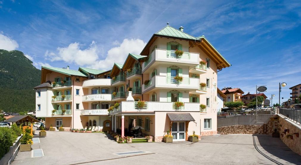 L'Hotel Abete Bianco di Andalo - ph credit: Booking.com