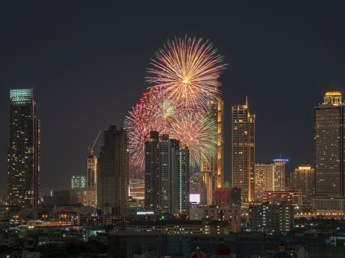 NYE fireworks light up Bangkok's glittering cityscape