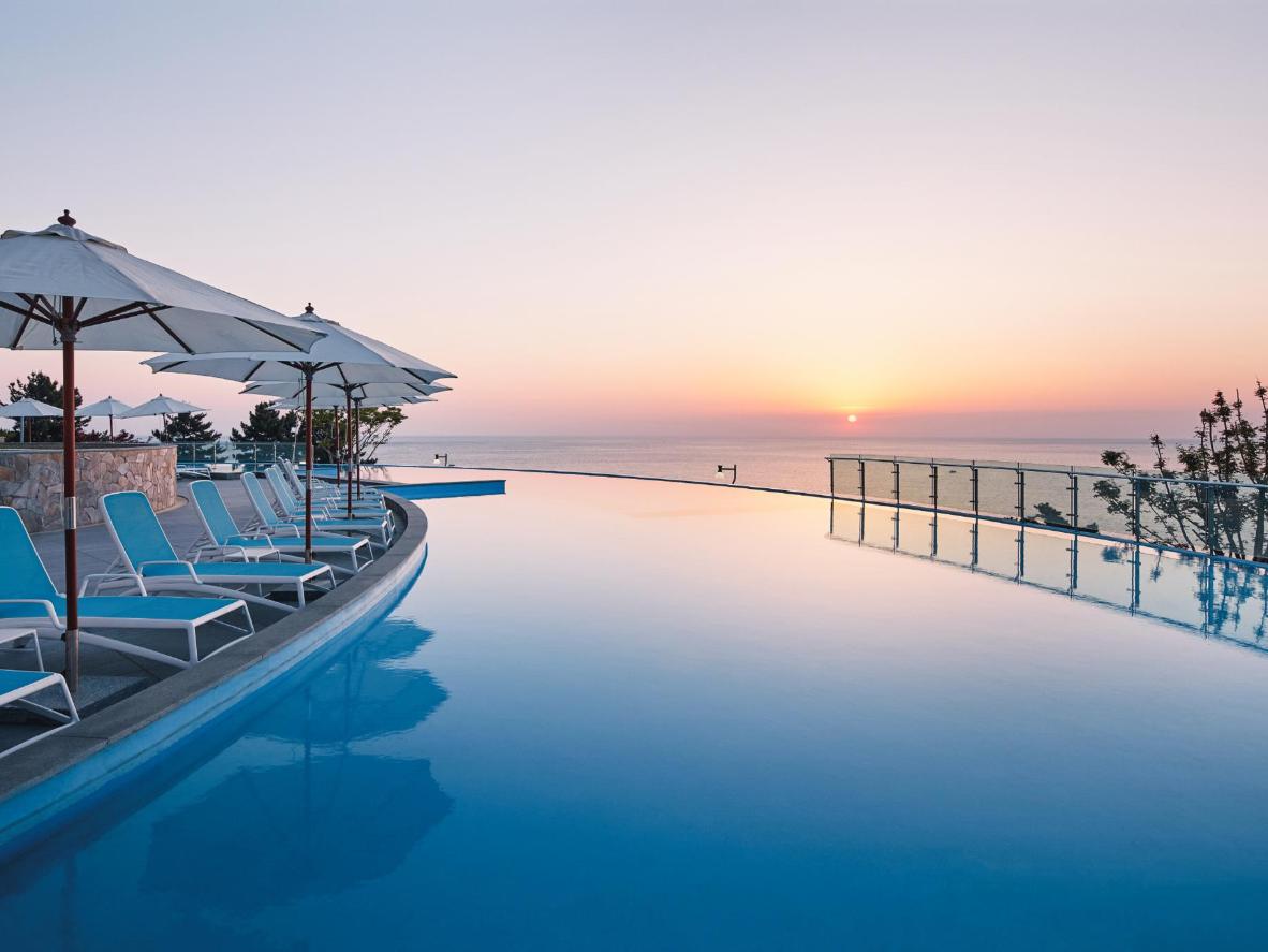 Discover a world of serenity at Lotte Resort Sokcho