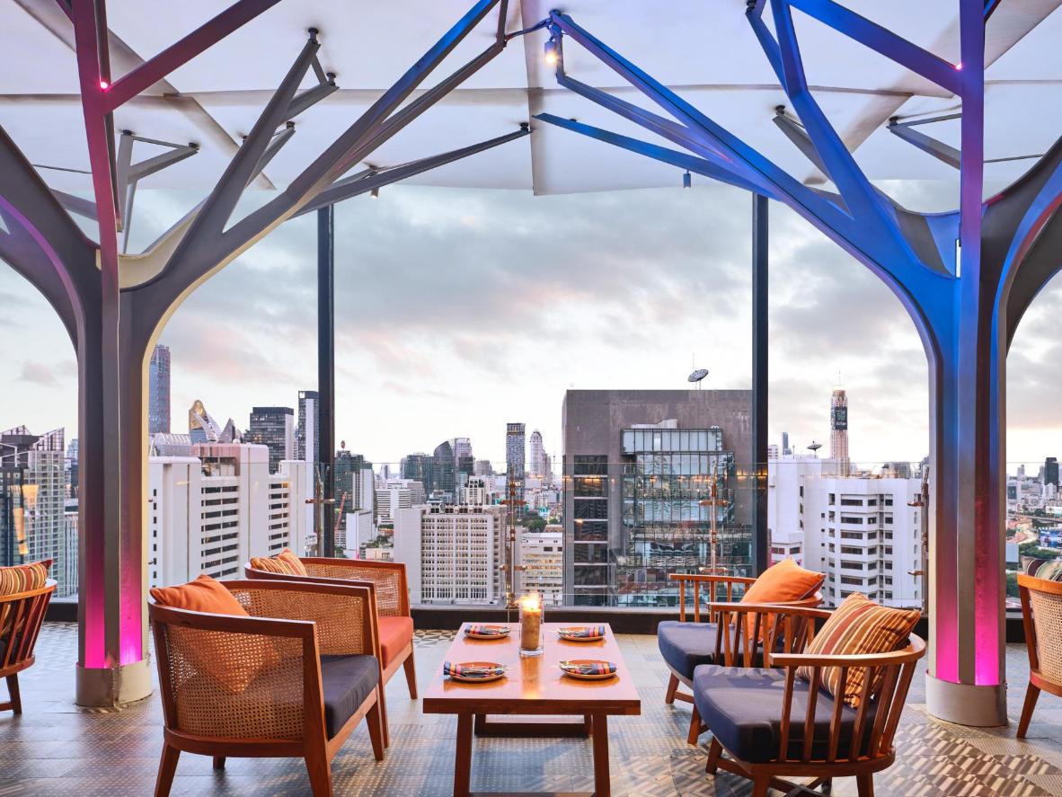 Enjoy a glitzy rooftop experience at Above Eleven