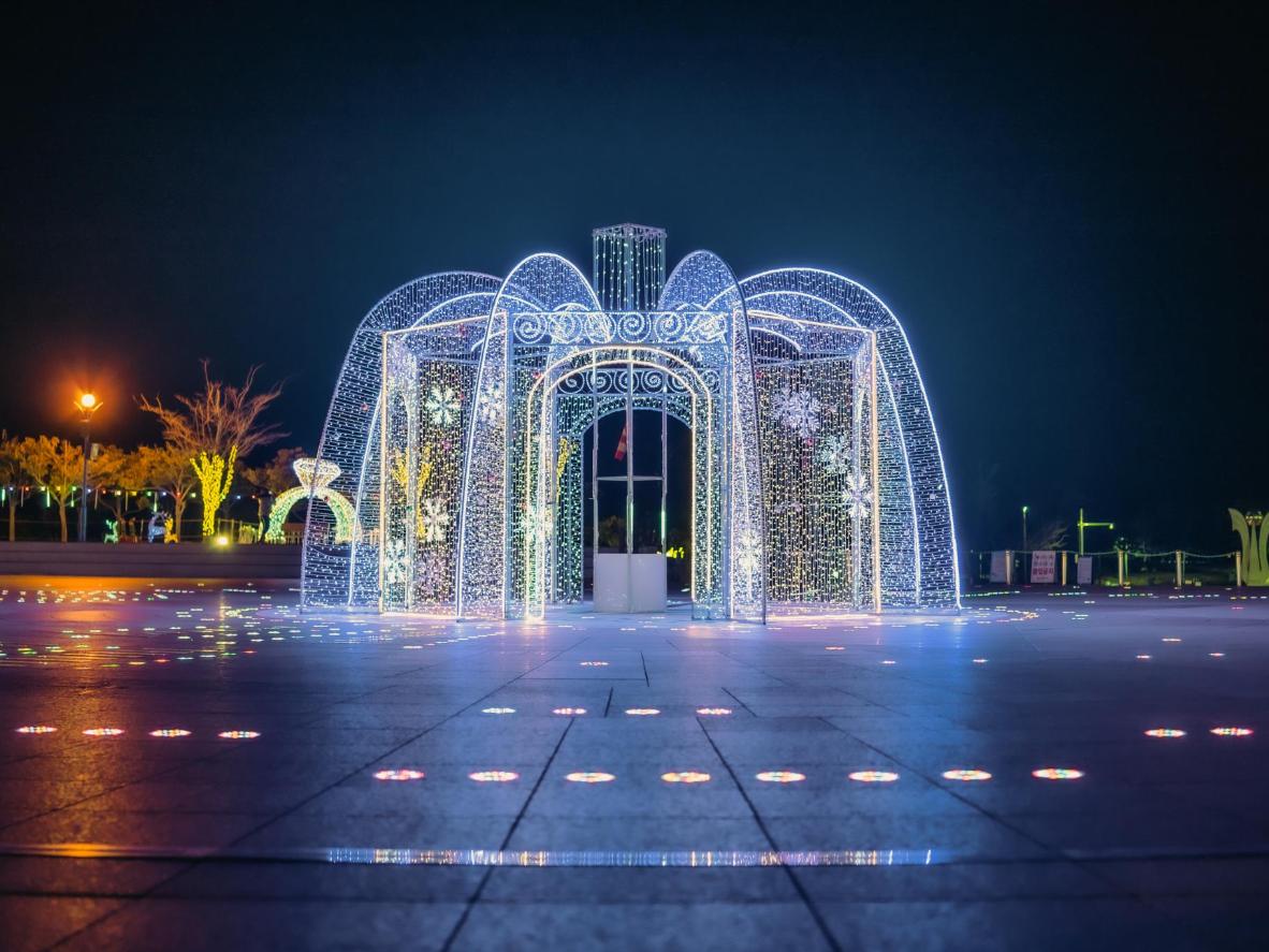 Embrace Seoul's Christmas glow that blends tradition and modernity