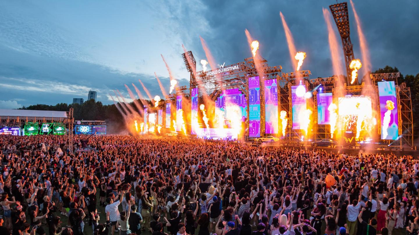 World DJ Festival features pyrotechnics and world-class DJs. (Image credit: BEPCTangent Creative / 비이피씨탄젠트)