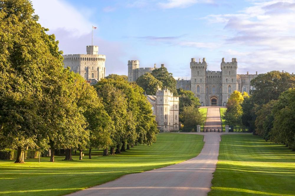 An image of the long drive into Windsor Castle with the castle standing tall at the end