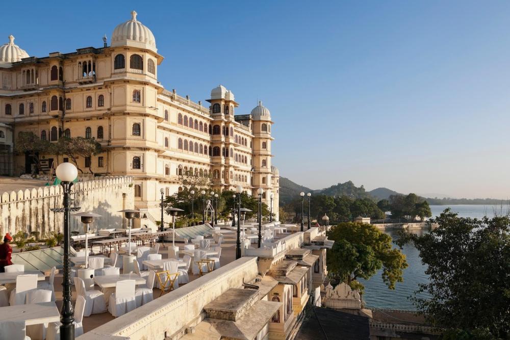 City Palace complex and the Sunset Terrace Restaurant on the banks of Lake Pichola
