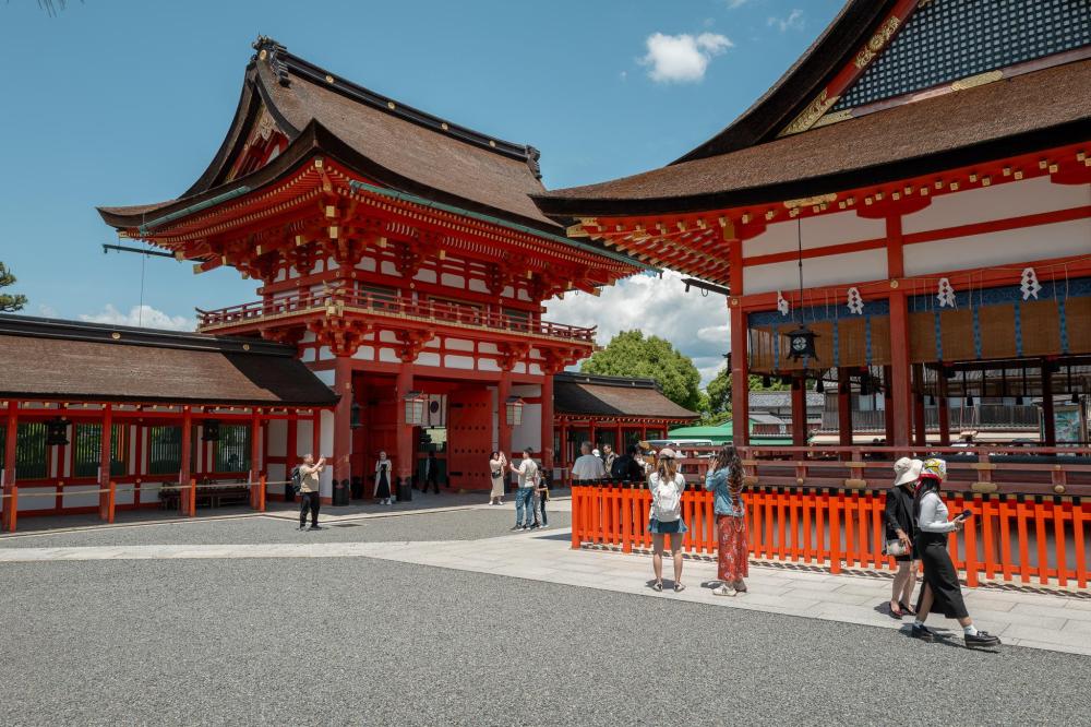 Visitors walking through the grounds of Fushimi Inari Taisha.