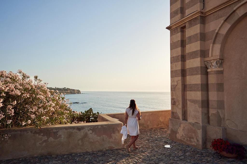 How to Stay Safe When Traveling Solo