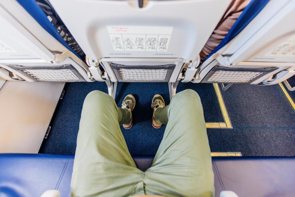 How To Choose Best Economy Plane Seats for Extra Legroom