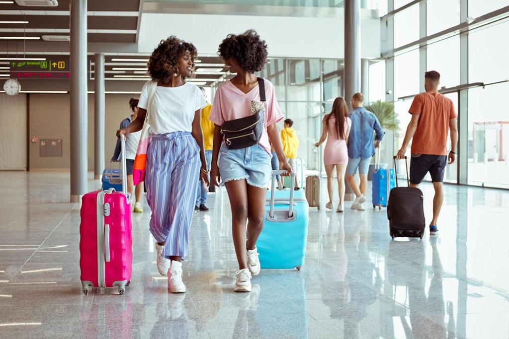 24 Incredible Airplane Hacks From Seasoned Travelers