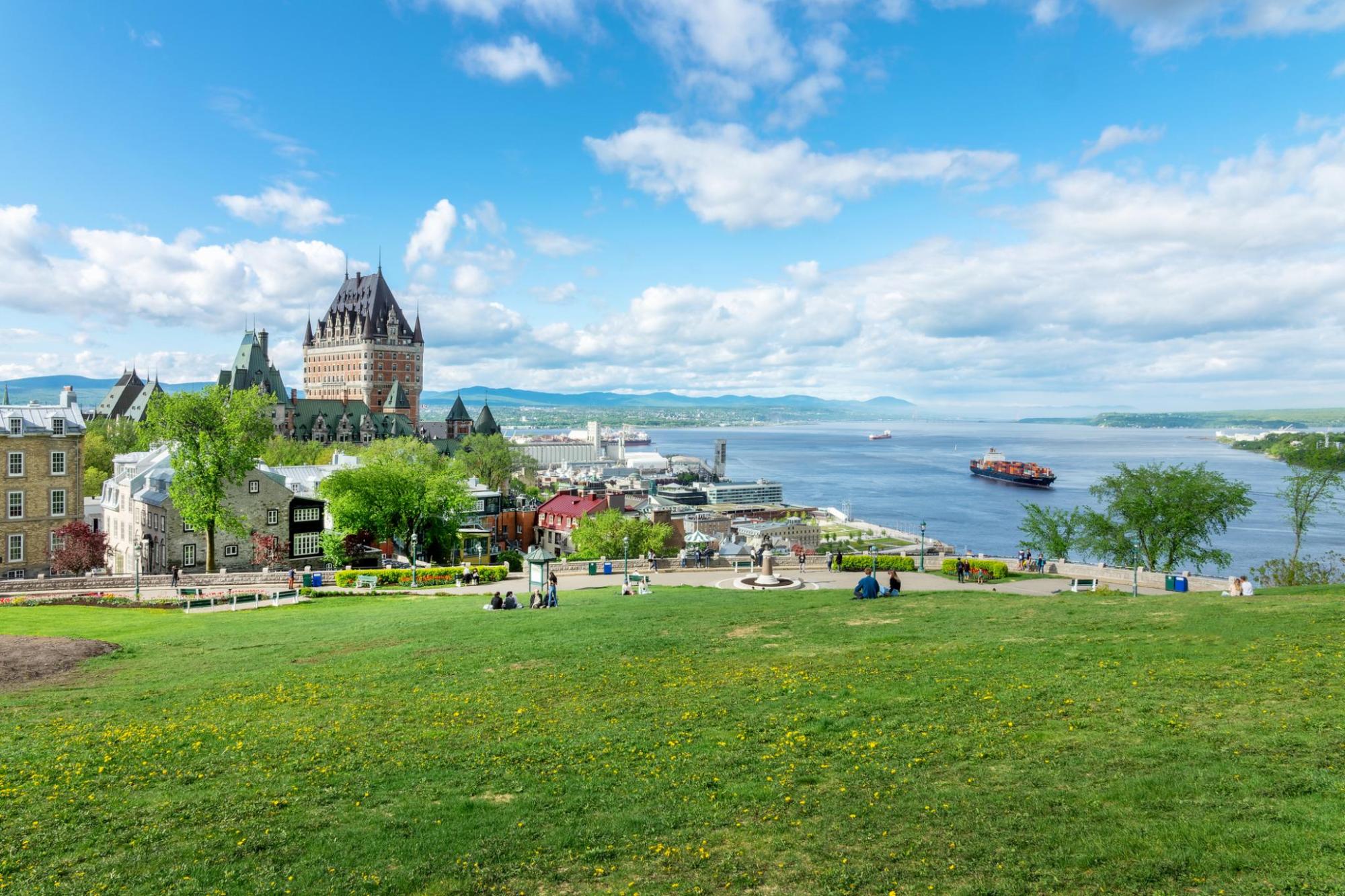 Château Frontenac overlooking Québec City and river.