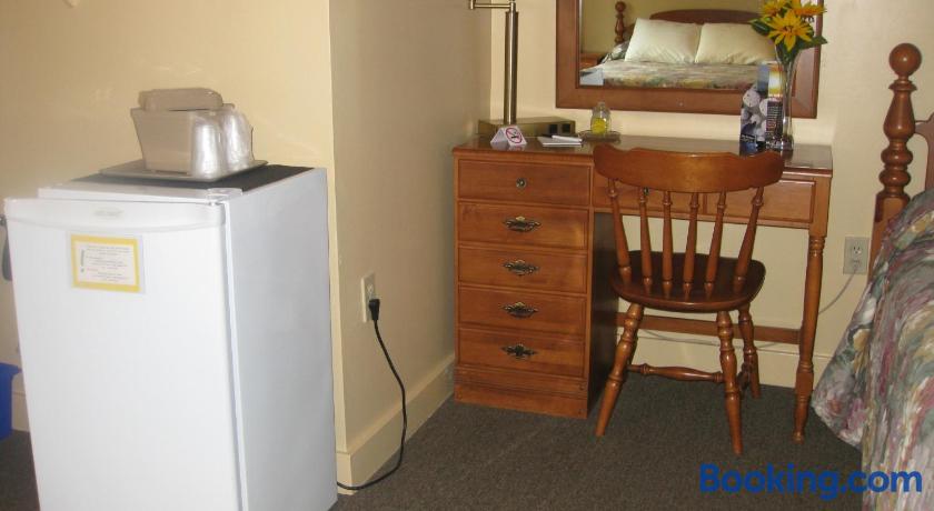 Picket Fence Motel by null