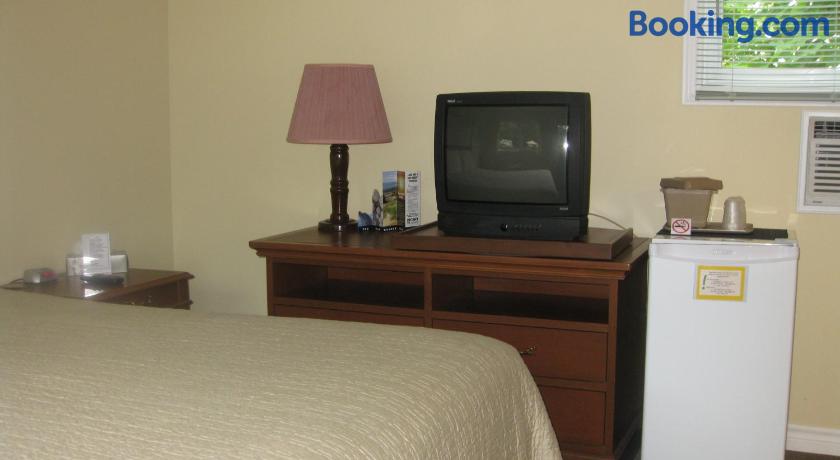 Picket Fence Motel by null