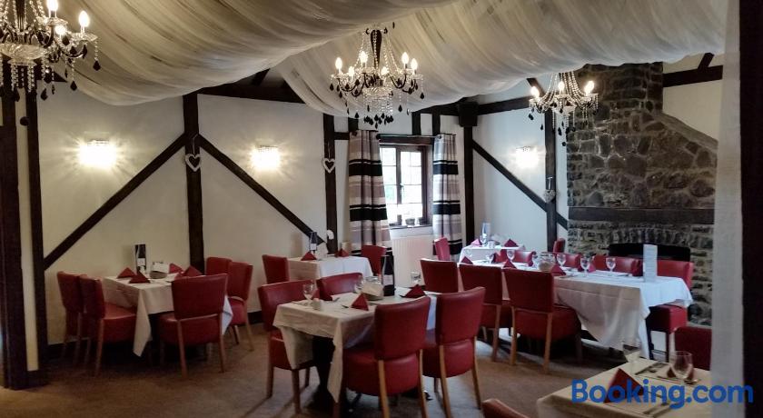 White Hart Inn by null