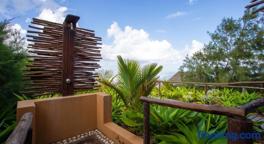 Zona Braza Beach Lodge & Restaurant image