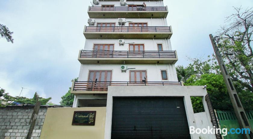 Iddamal Apartments image