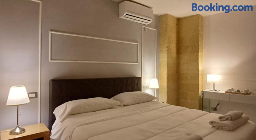 Idomeneo 63 B&B by null