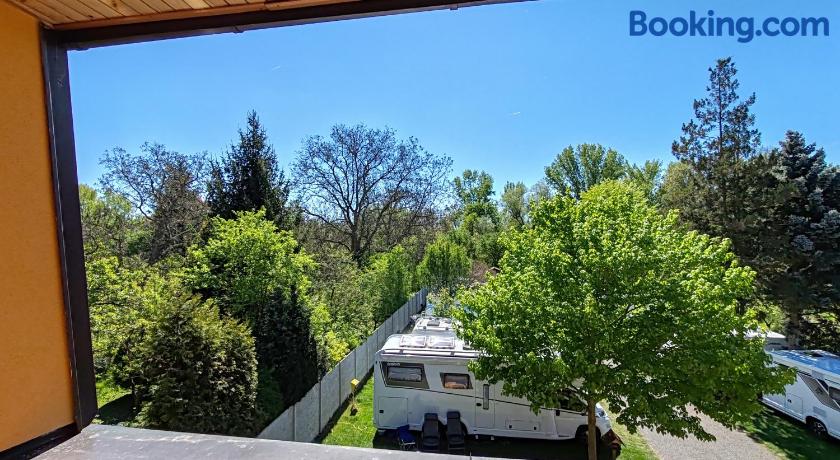 Autocamp Trojská by null