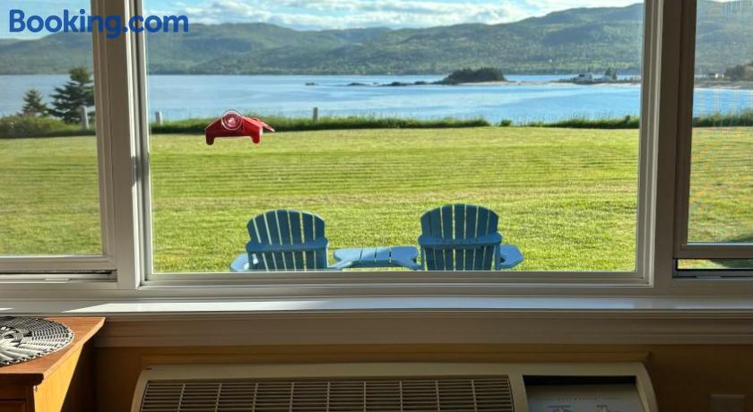 Seascape Coastal Retreat by null