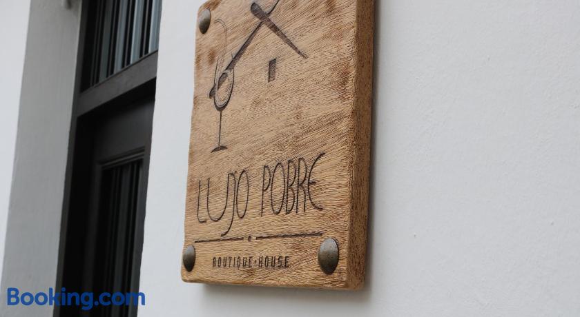 Boutique House Lujo Pobre by null
