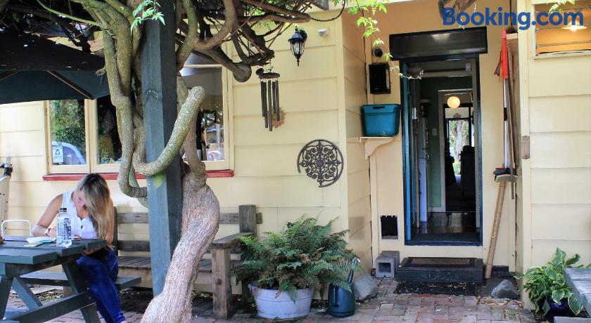 Chester Street Backpackers Long Term Accommodation - BBH by null