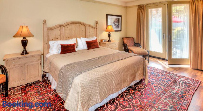 The Eagle Harbor Inn a Boutique Hotel by null