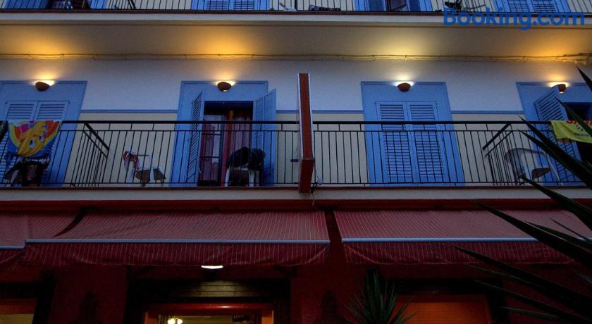 Hostal Ferrer by null