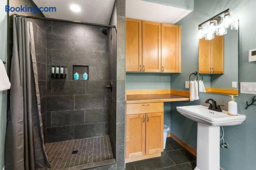 Newly remodeled condo! sleeps 7! - Holiday Home